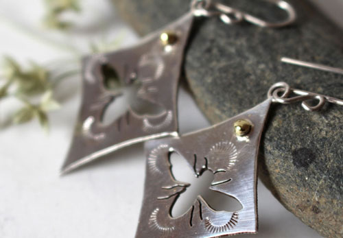 Keren, bee earrings in sterling silver and brass