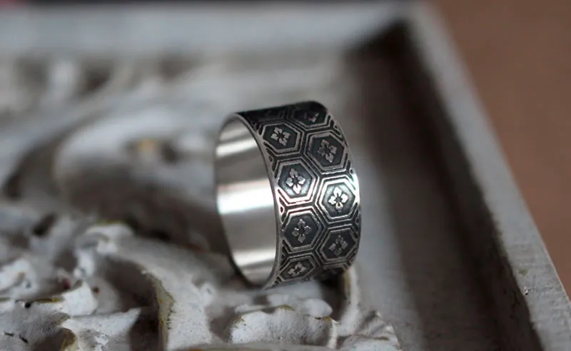 Kikko, anillo japonés de escamas de tortuga en plata
