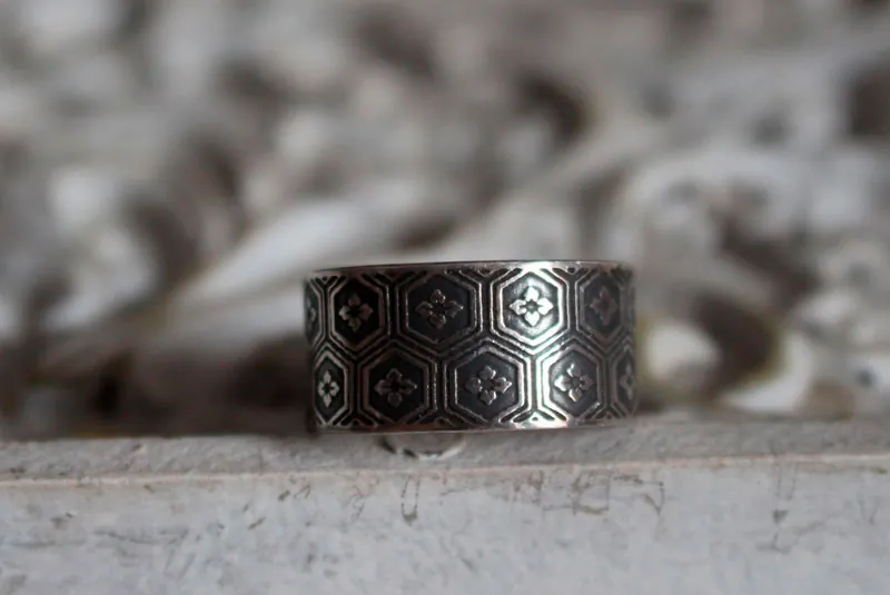 Kikko, anillo japonés de escamas de tortuga en plata