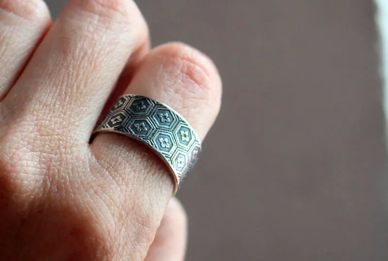 Kikko, anillo japonés de escamas de tortuga en plata