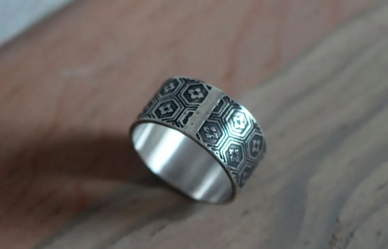 Kikko, anillo japonés de escamas de tortuga en plata