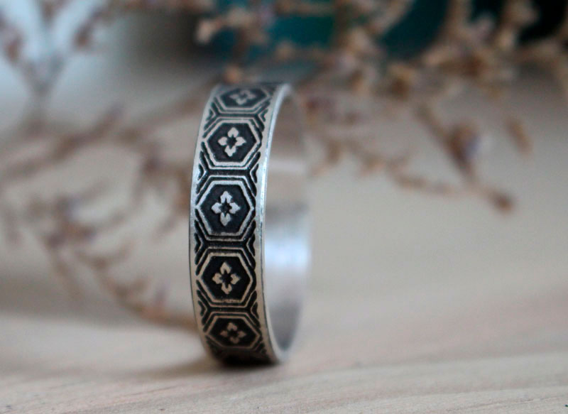 Kikko Hanabishi, Japanese turtle scale ring in sterling silver