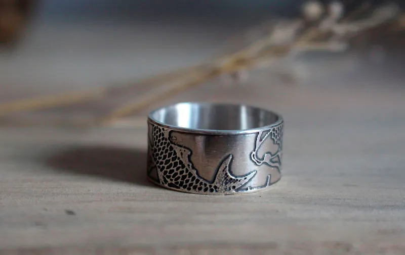 Koï, anillo carpa pescado japonés en plata