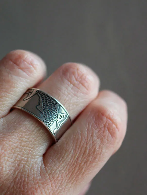 Koï, anillo carpa pescado japonés en plata