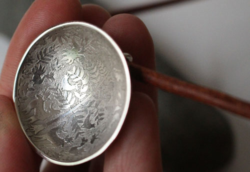 La clara desconocida, collar fauna y flora otomí en plata y cuero