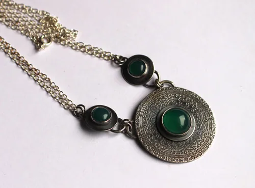 La Dama del Lago, collar medieval en plata y ágata verde