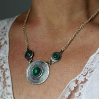 La Dama del Lago, collar medieval en plata y ágata verde