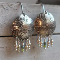 La danza de las mariposas, aretes energía de la primavera en plata, ágata verde y apatita