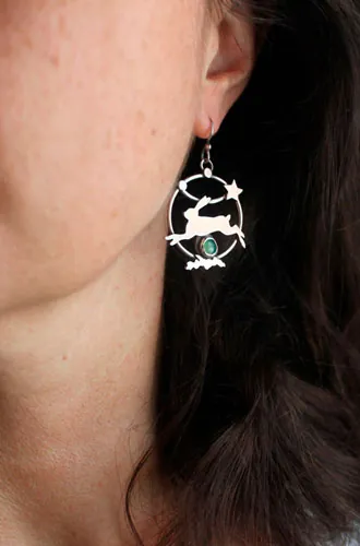 La estrella de la liebre, aretes espíritu libre en plata y crisoprasa