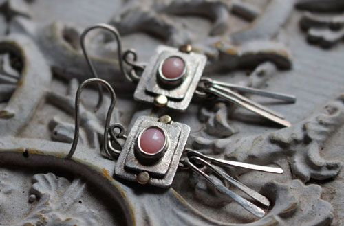 La estrella fugaz, aretes celestiales en plata, oro y ópalo rosa