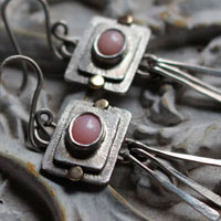 La estrella fugaz, aretes celestiales en plata, oro y ópalo rosa