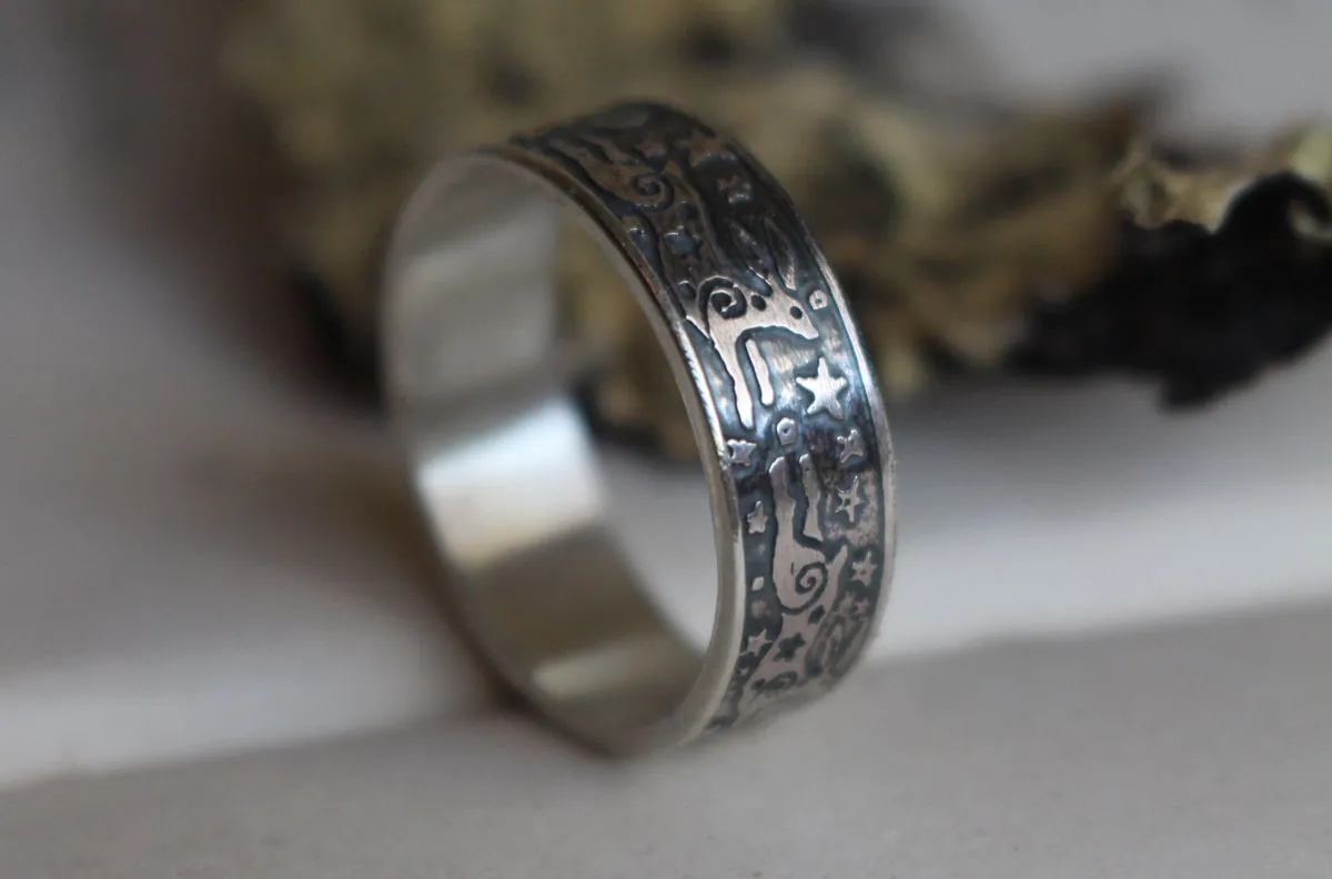 La farándola de las liebres, anillo conejo del cielo nocturno en plata