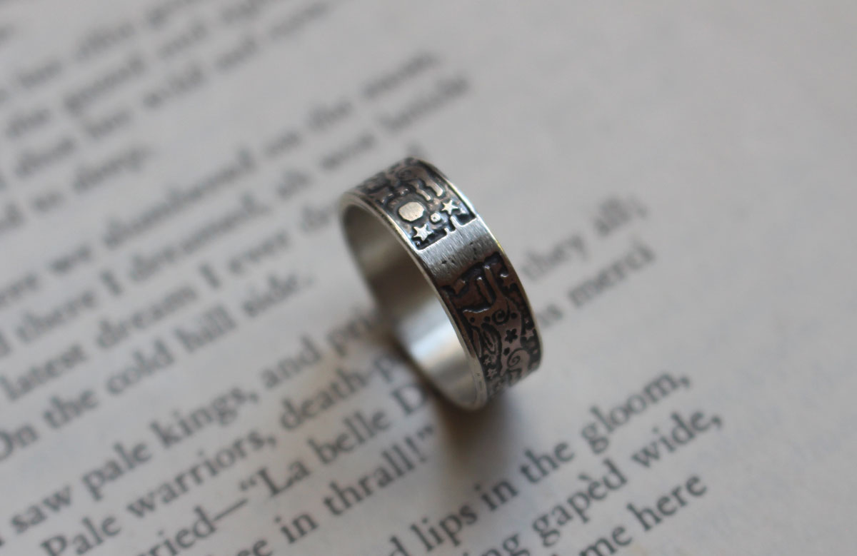 La farándola de las liebres, anillo conejo del cielo nocturno en plata