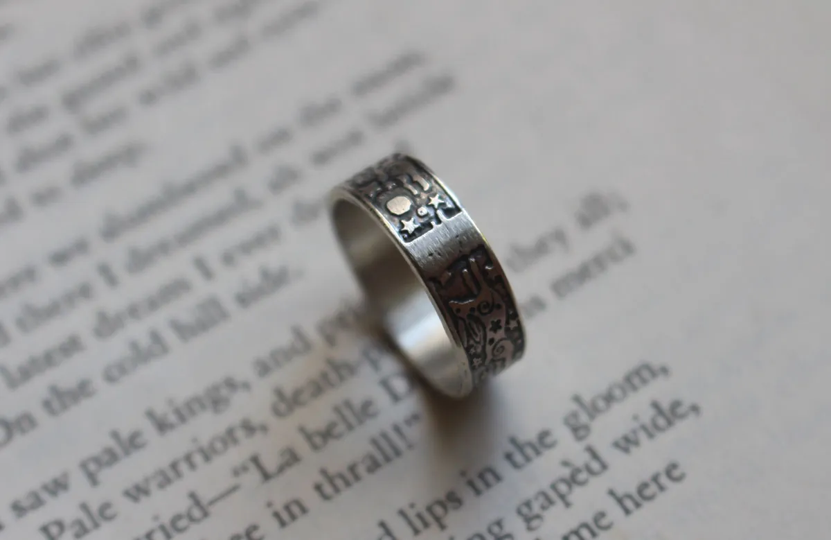 La farándola de las liebres, anillo conejo del cielo nocturno en plata