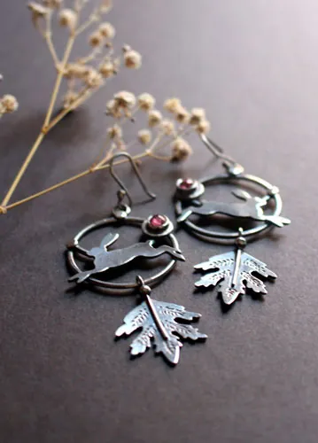La liebre del amanecer, aretes campiranos en plata y turmalina rosa