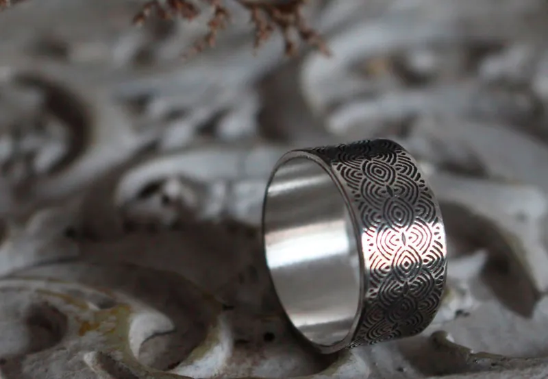 La puerta del pasado, anillo espirales y círculos neolíticos en plata