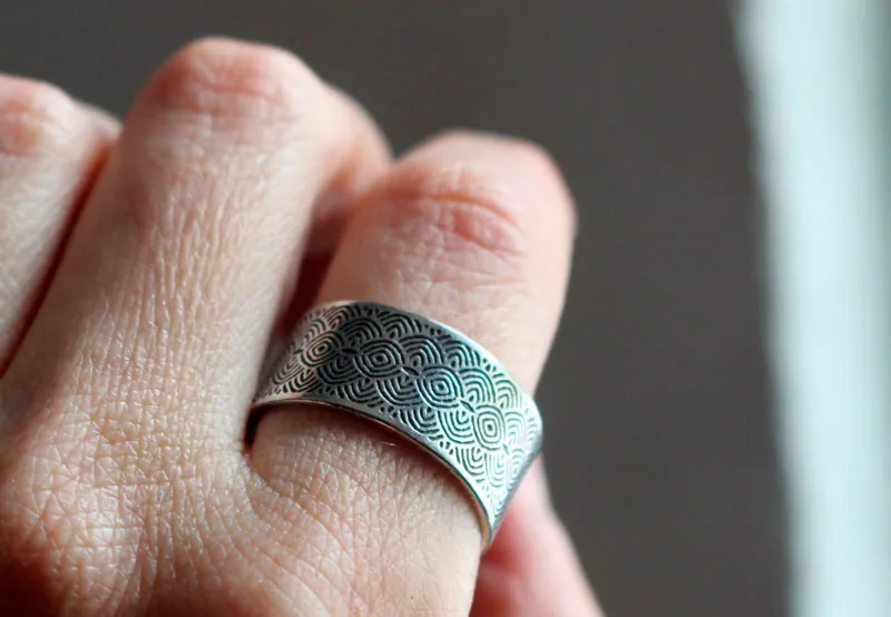 La puerta del pasado, anillo espirales y círculos neolíticos en plata