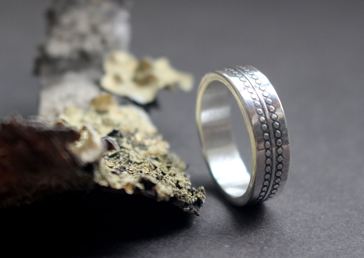La rueda del tiempo, anillo cronología memento mori en plata