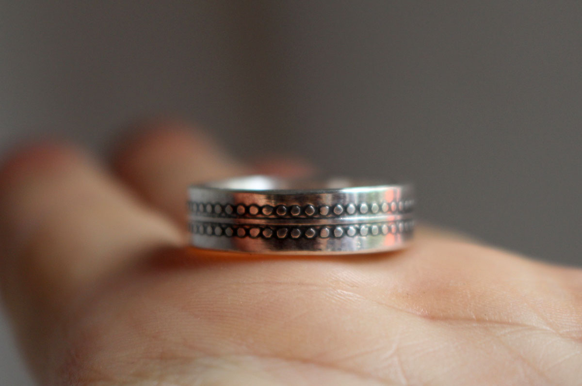 La rueda del tiempo, anillo cronología memento mori en plata