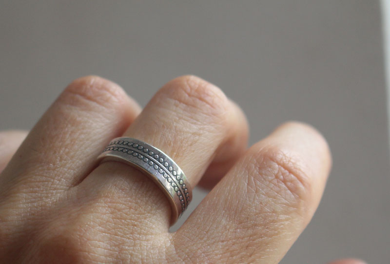 La rueda del tiempo, anillo cronología memento mori en plata