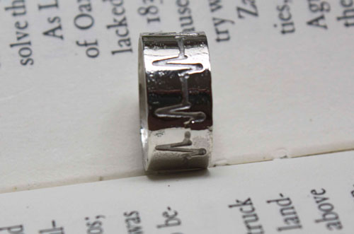 Latido del corazón, anillo línea de vida en plata