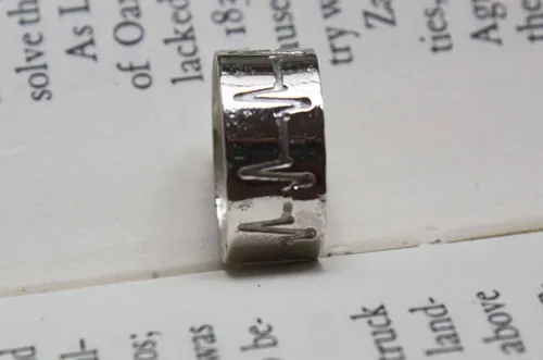 Latido del corazón, anillo línea de vida en plata
