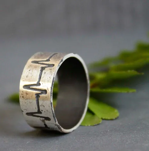 Latido del corazón, anillo línea de vida en plata
