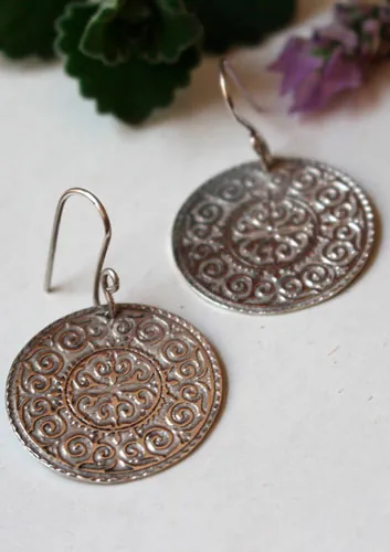 Leoda, aretes de escudo vikingo en plata