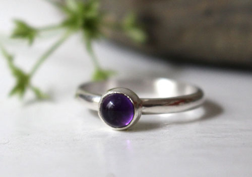 Lila, anillo flor violeta en plata y amatista