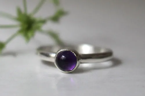 Lila, anillo flor violeta en plata y amatista