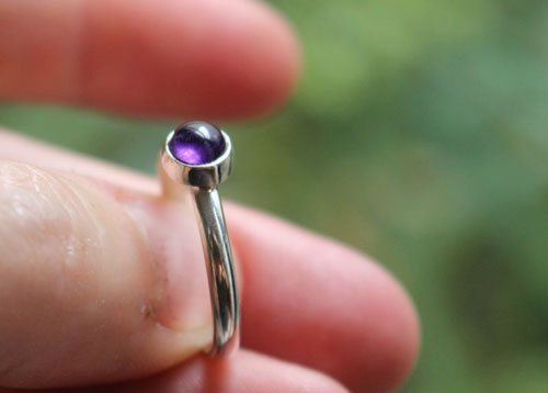 Lila, anillo flor violeta en plata y amatista
