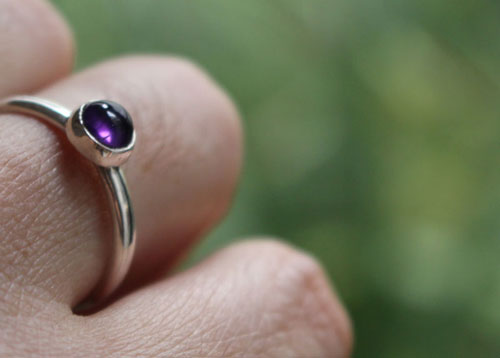 Lila, anillo flor violeta en plata y amatista