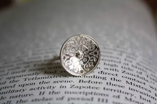 Lírico, anillo flor medieval en plata