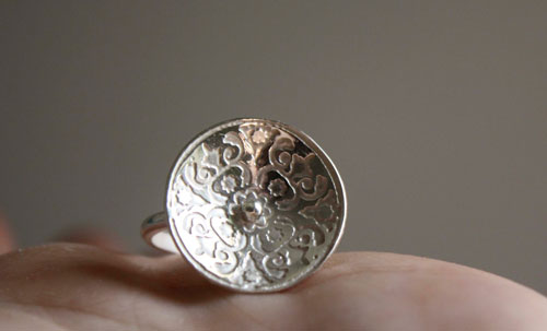 Lírico, anillo flor medieval en plata