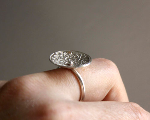Lírico, anillo flor medieval en plata
