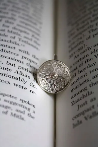 Lírico, anillo flor medieval en plata