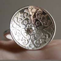 Lírico, anillo flor medieval en plata