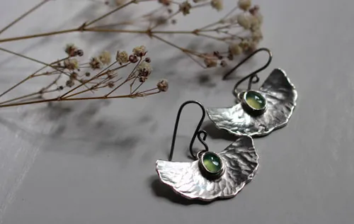 Lirio de estanque, aretes hojas de nenúfar en plata y crisoprasa
