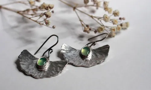 Lirio de estanque, aretes hojas de nenúfar en plata y crisoprasa