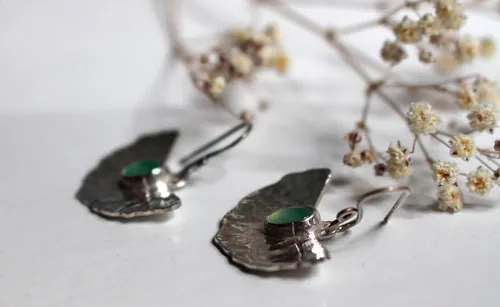 Lirio de estanque, aretes hojas de nenúfar en plata y crisoprasa