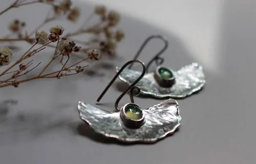 Lirio de estanque, aretes hojas de nenúfar en plata y crisoprasa
