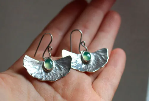 Lirio de estanque, aretes hojas de nenúfar en plata y crisoprasa