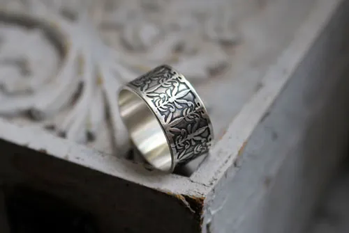 Lirio de Mucha, anillo flor del Art Nouveau en plata