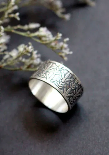Lirio de Mucha, anillo flor del Art Nouveau en plata