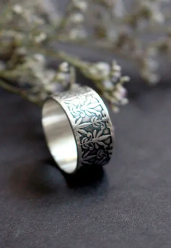 Lirio de Mucha, anillo flor del Art Nouveau en plata