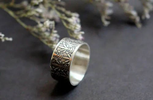 Lirio de Mucha, anillo flor del Art Nouveau en plata