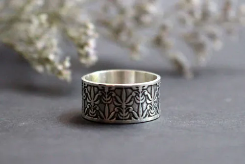 Lirio de Mucha, anillo flor del Art Nouveau en plata