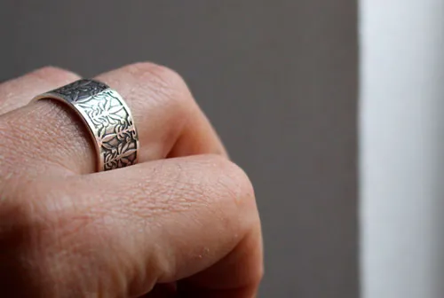 Lirio de Mucha, anillo flor del Art Nouveau en plata