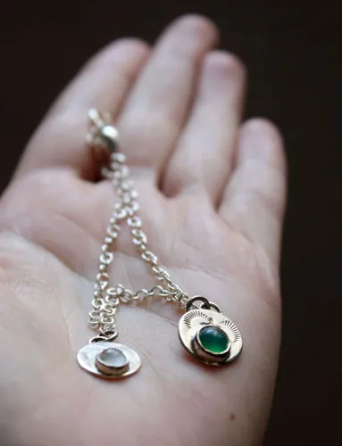 Lluvia de primavera, pulsera renacimiento en plata, piedra de luna y ágata verde