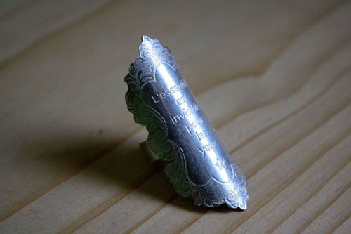 Lo esencial, anillo cita de El Principito de Saint-Exupéry en plata